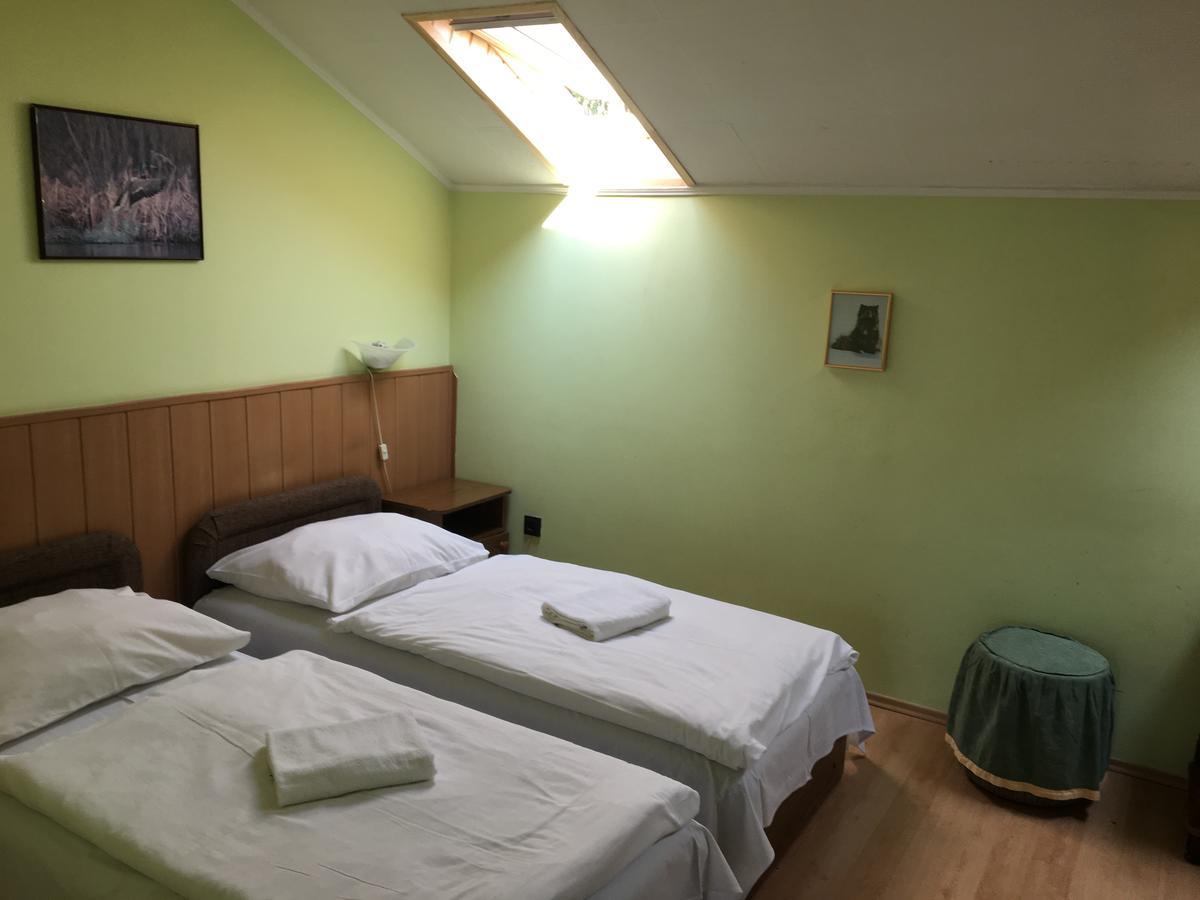 Bed and Breakfast Muskátli Panzió Győr Exterior foto