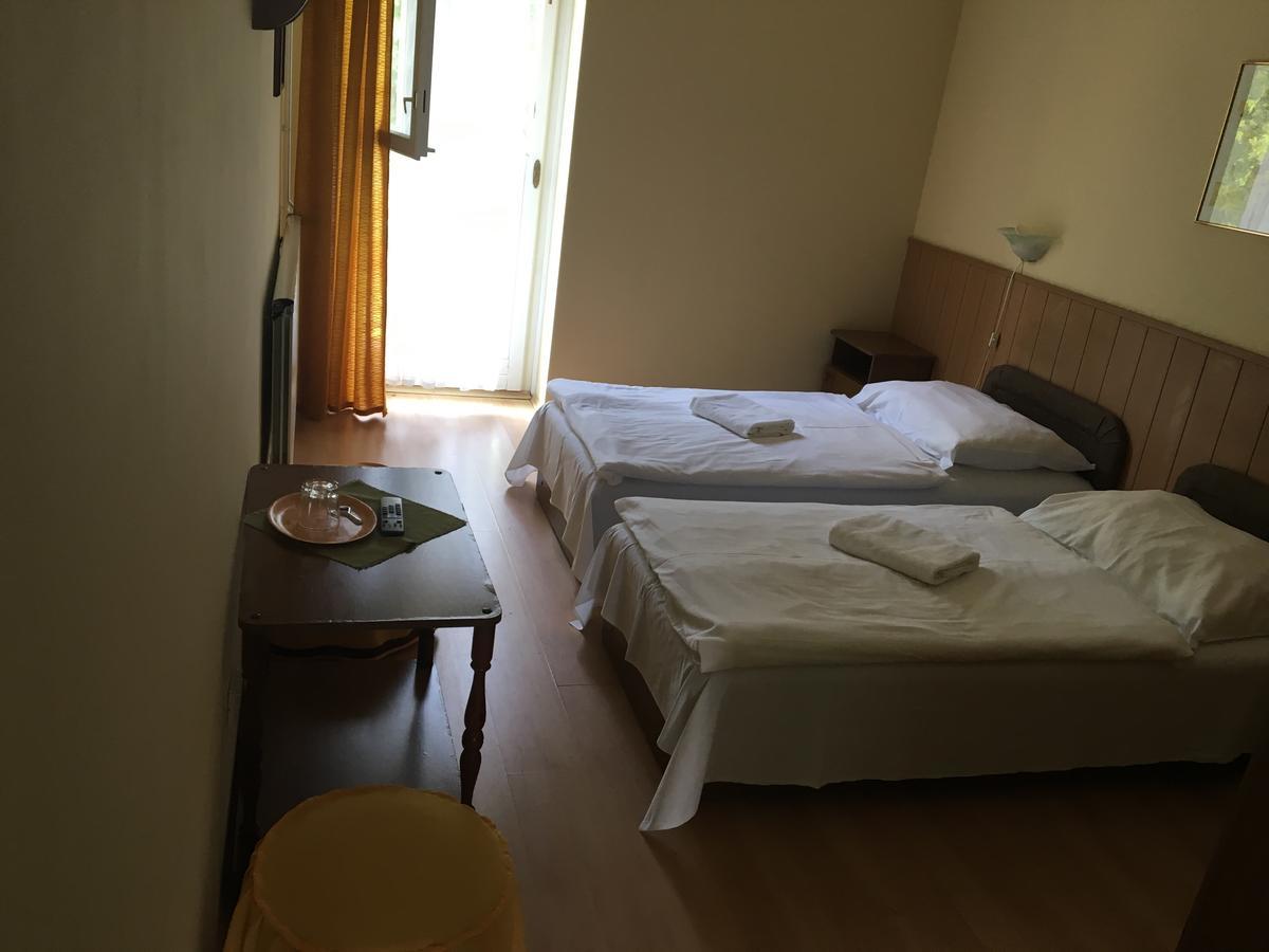 Bed and Breakfast Muskátli Panzió Győr Exterior foto